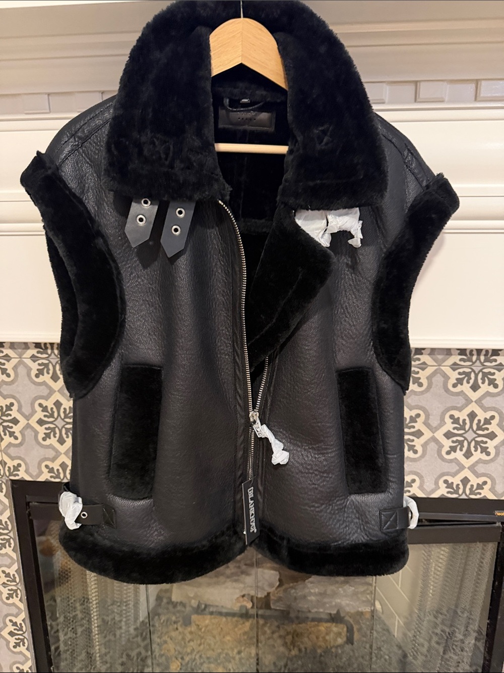 NEW BLANKNYC Vegan Leather Sherpa Oversized Black Vest Buckle Details Moto Sz S - Picture 8 of 12